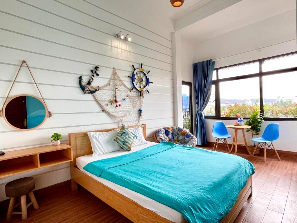Phòng giường đôi ban công Blossom Sea Homestay